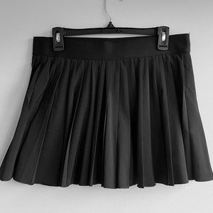 Tna Pleated Tennis Skirt with attached shorts, size L, Black